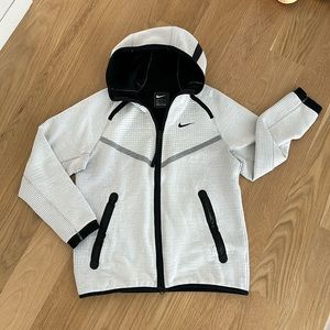 Men’s Nike white/black full-zip hooded jacket (size M)